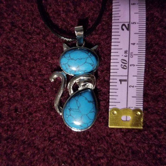 NWOT, turquoisite gemstone cat pendant, silver plate, black cord, artisan - Picture 3 of 4